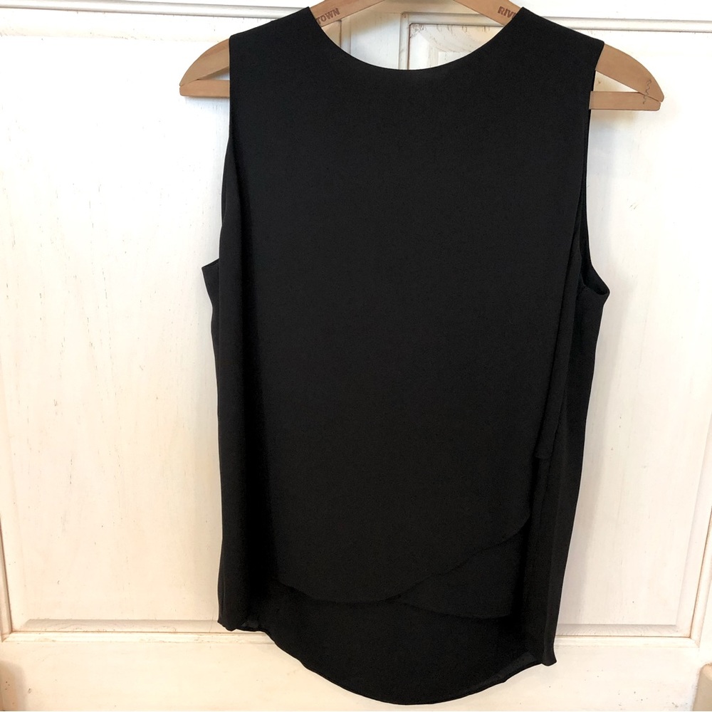 CHICO’S ELEGANT SLEEVELESS TOP SZ 8 P  (Chico’s SZ 1)